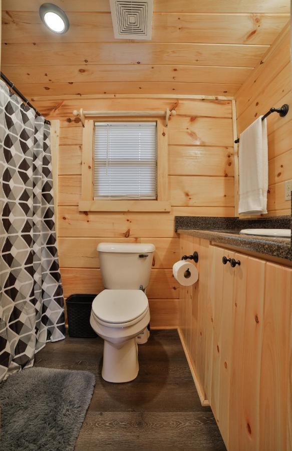 Holiday home Elise Forest Retreat 5 Mins To Downtown *